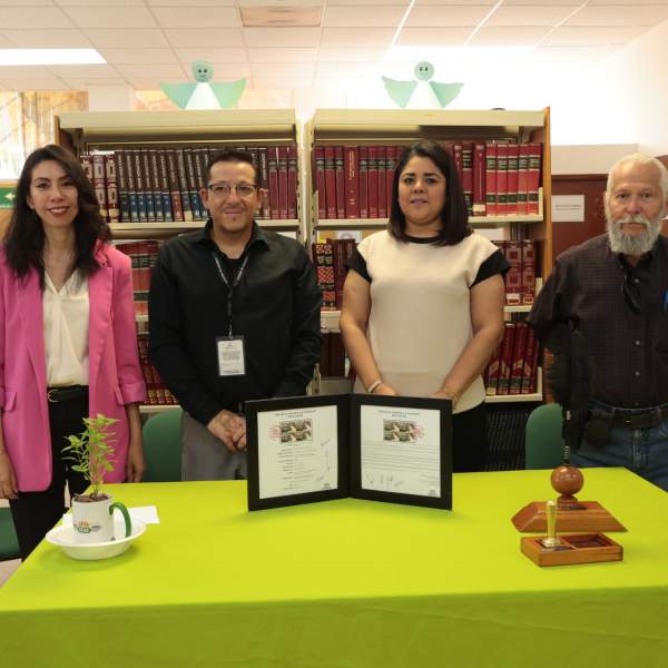 Homenaje postal a la labor educativa de Rita Cetina Gutiérrez